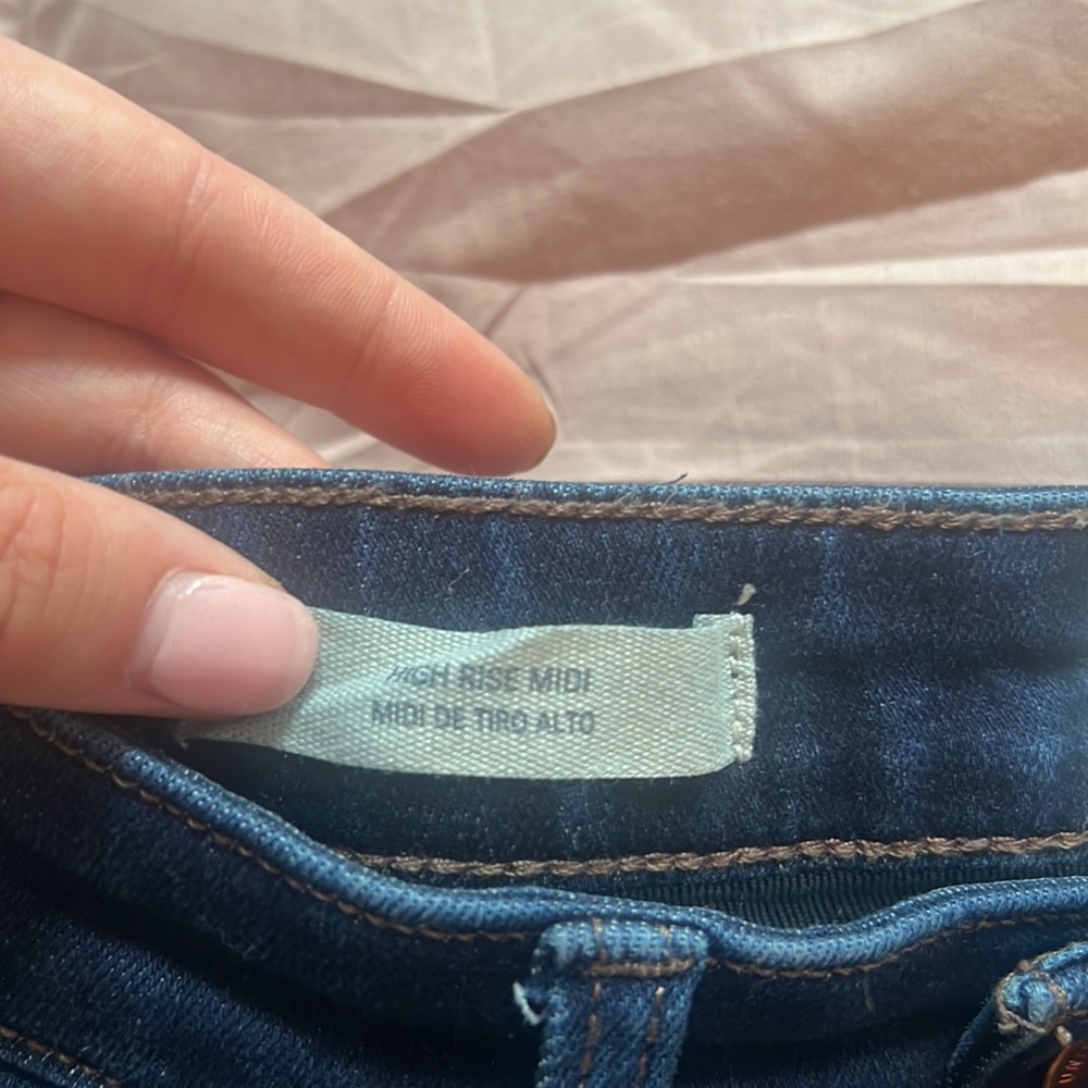 Target distressed jean shorts size 4 - Picture 2 of 4